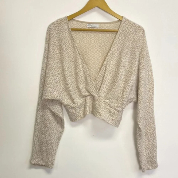 Urban Outfitters Textured Cozy V Neck Cropped Top - Picture 1 of 11